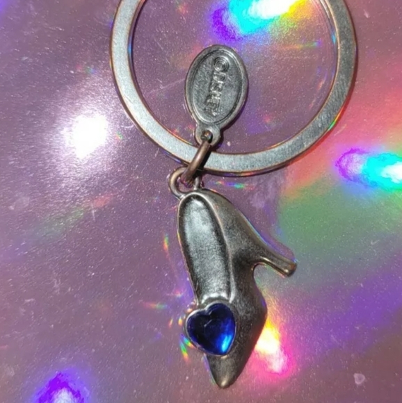 Disney signed PRINCESS slipper key ring - Picture 1 of 2